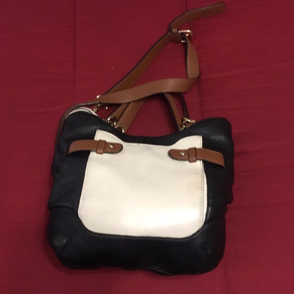 Vince Camuto Handbags - Leather Crossbody Bag 💼